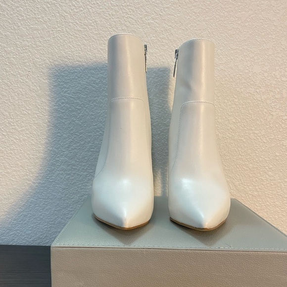 NWT Michael Kors Rue Stiletto Bootie Optic White Ankle Boot Size 6 - Picture 14 of 16